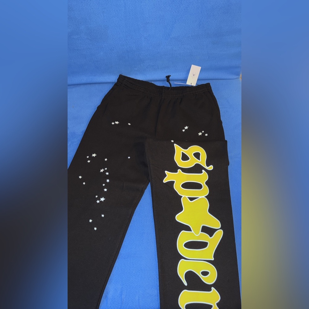 SP5DER SWEATS

FREE JEFFEREY DROP!! 

*PURCHASED THROUGH KINGSPIDER.CO*
